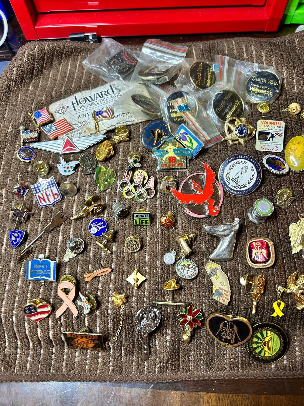 1+ LB Vintage Collectible Pin Lot Sports Advertising Souvenir Mixed Pins + Backs